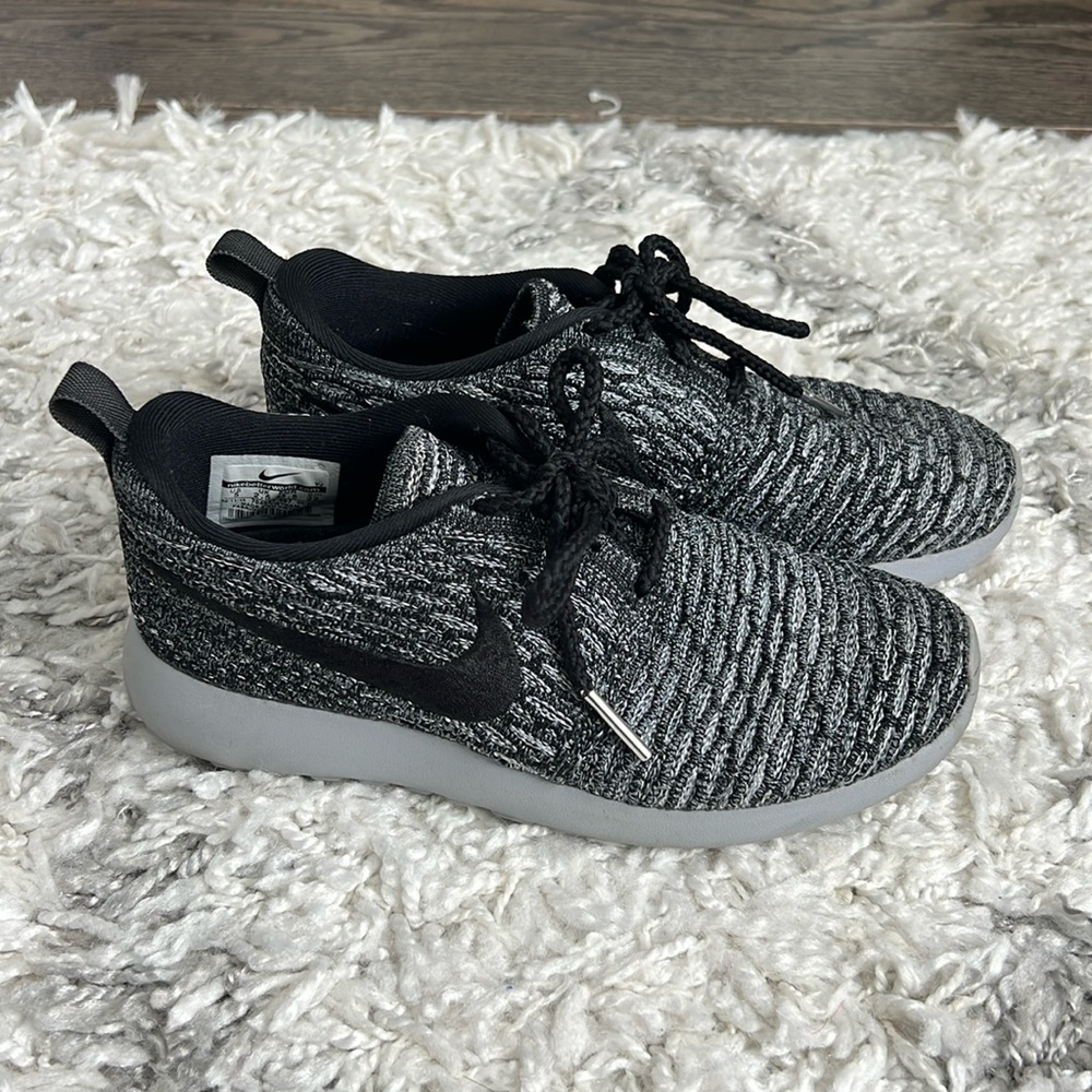 Nike Roche Sneakers